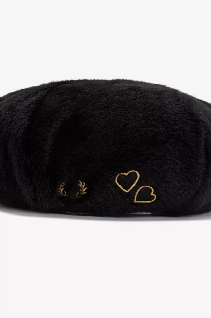 fred perry broderad basker damhattar svarta
