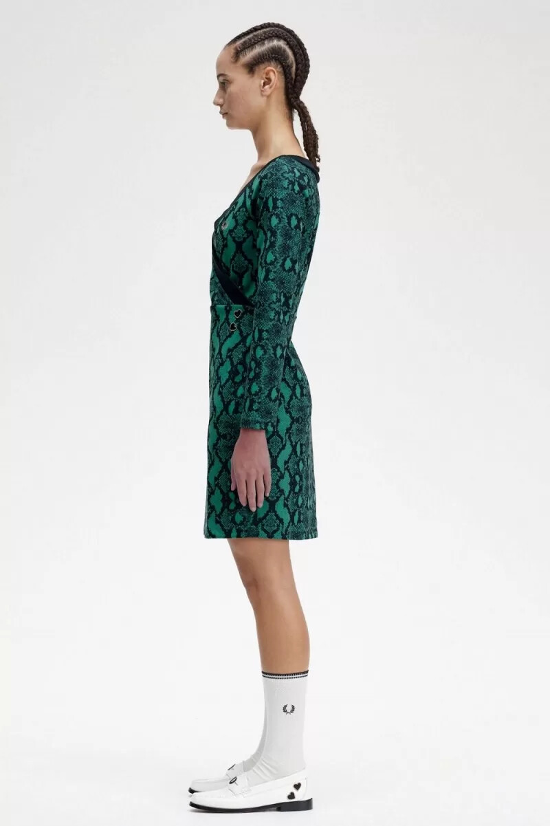fred perry off-the-shoulder snakeprint damklänning djup mintgrön