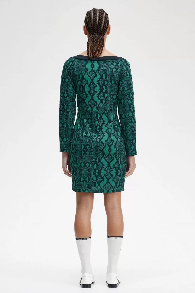 fred perry off-the-shoulder snakeprint damklänning djup mintgrön
