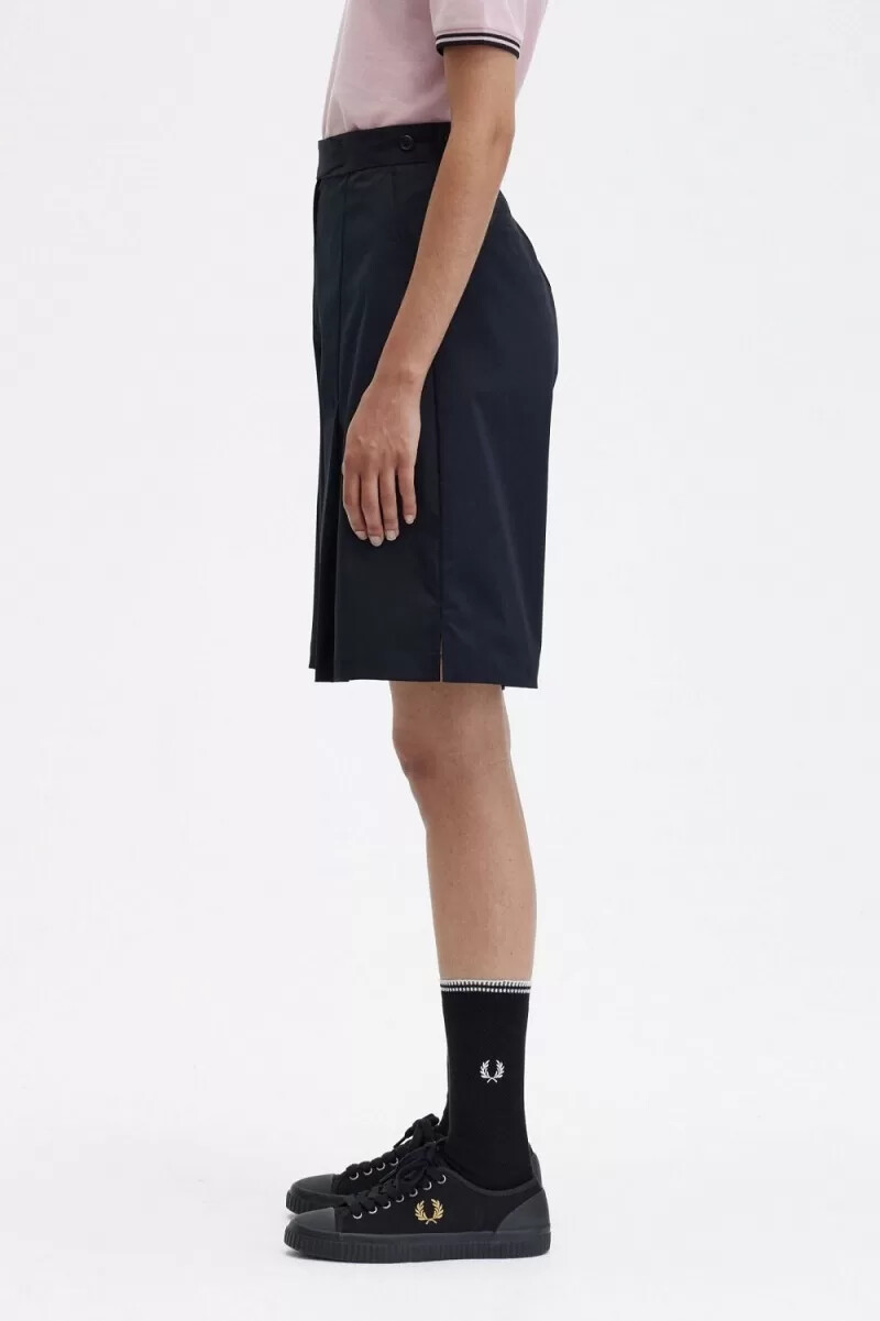 fred perry plisserade damshorts svarta
