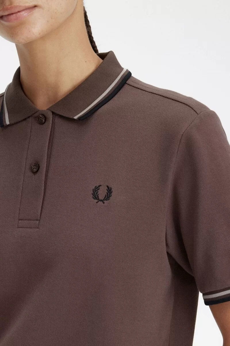 fred perry g3600 damskjorta mörkröd varm grå svart