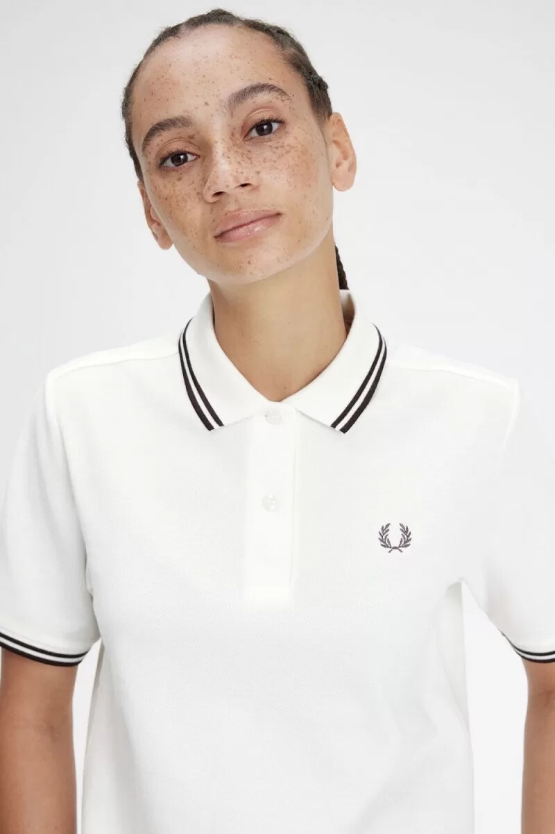 fred perry g3600 damskjorta snövit mörkröd