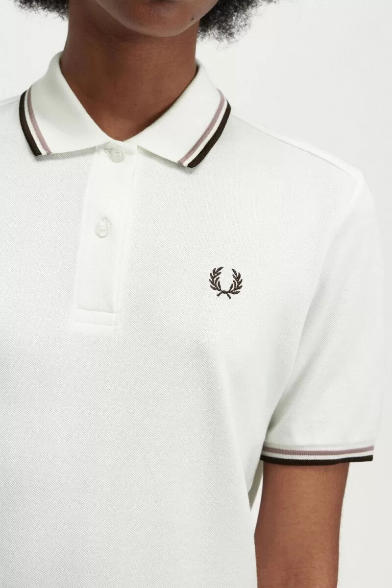 fred perry g3600 damskjorta snövit mörkrosa bränd tobak