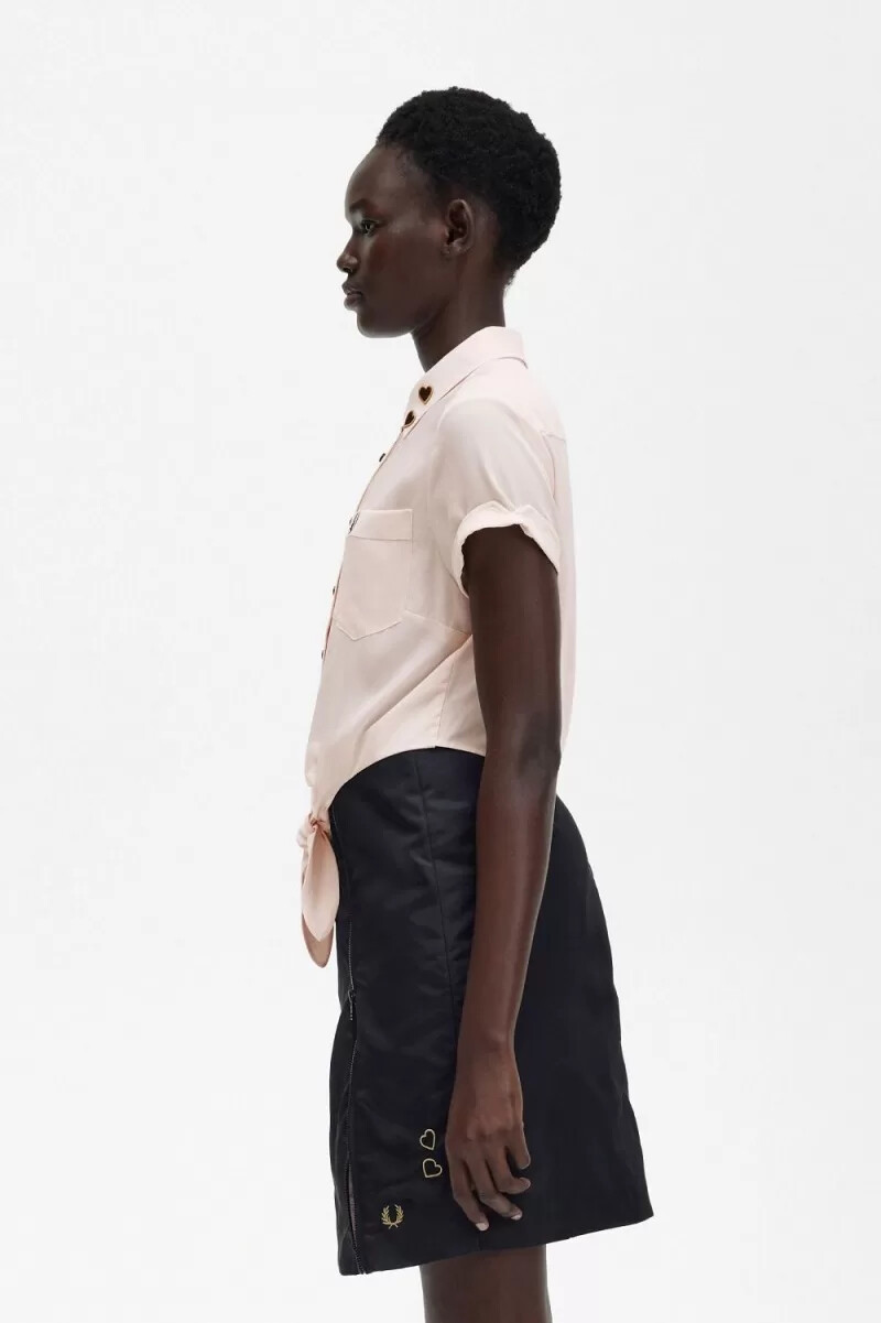 fred perry broderad knytknäppning damskjorta mjölkrosa