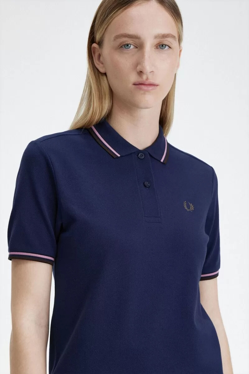 fred perry g3600 damskjorta fransk marinblå dusty rose rosa mörkröd