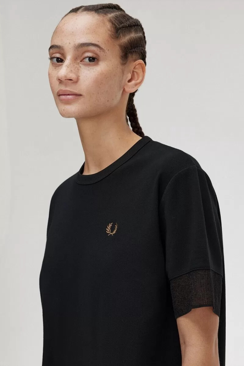 fred perry t-shirt med transparent mönster svart