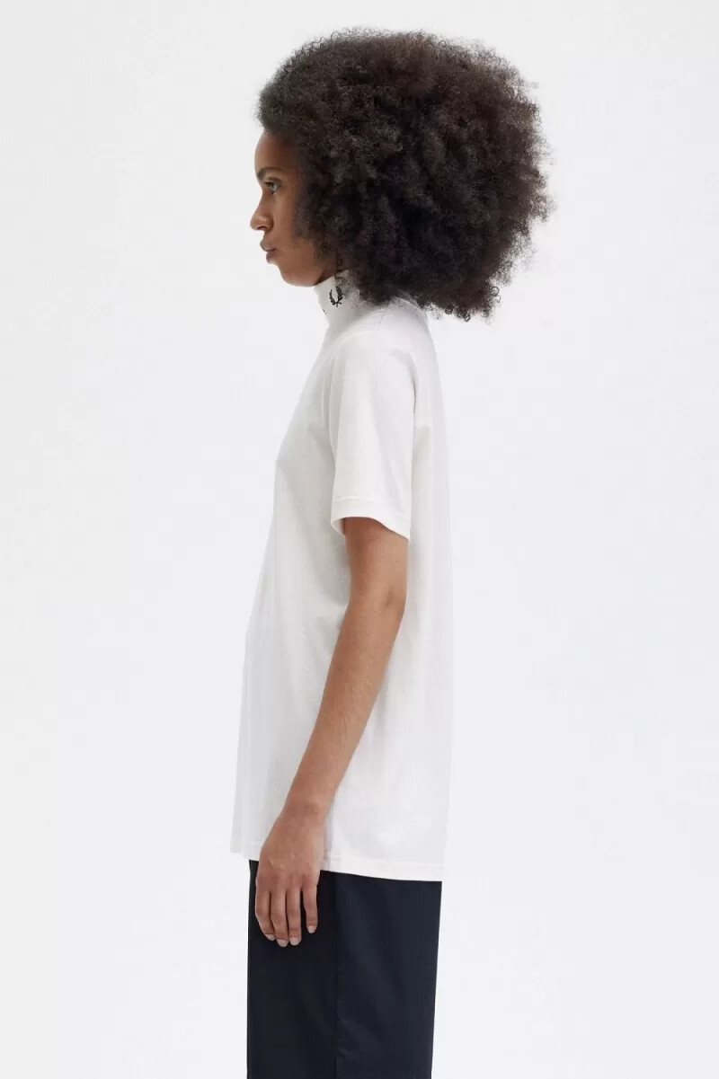fred perry laurel wreath high neck dam t-shirt silky peach