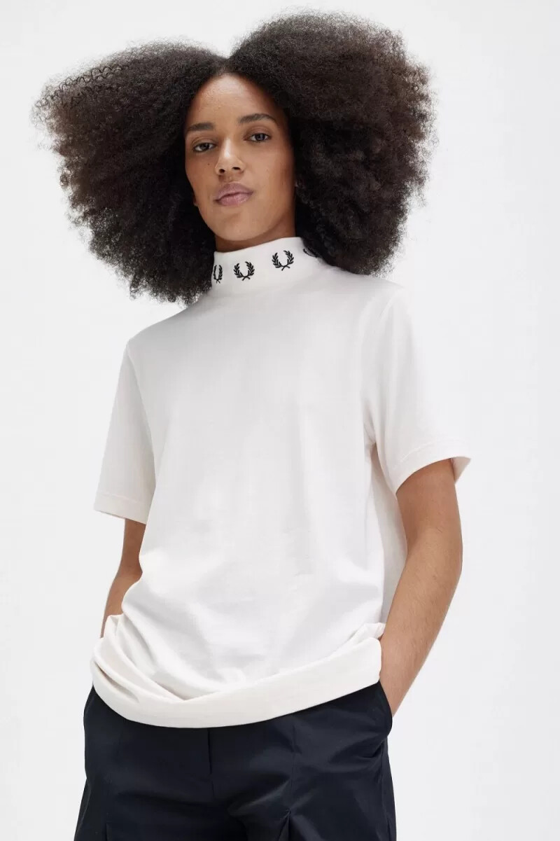 fred perry laurel wreath high neck dam t-shirt silky peach