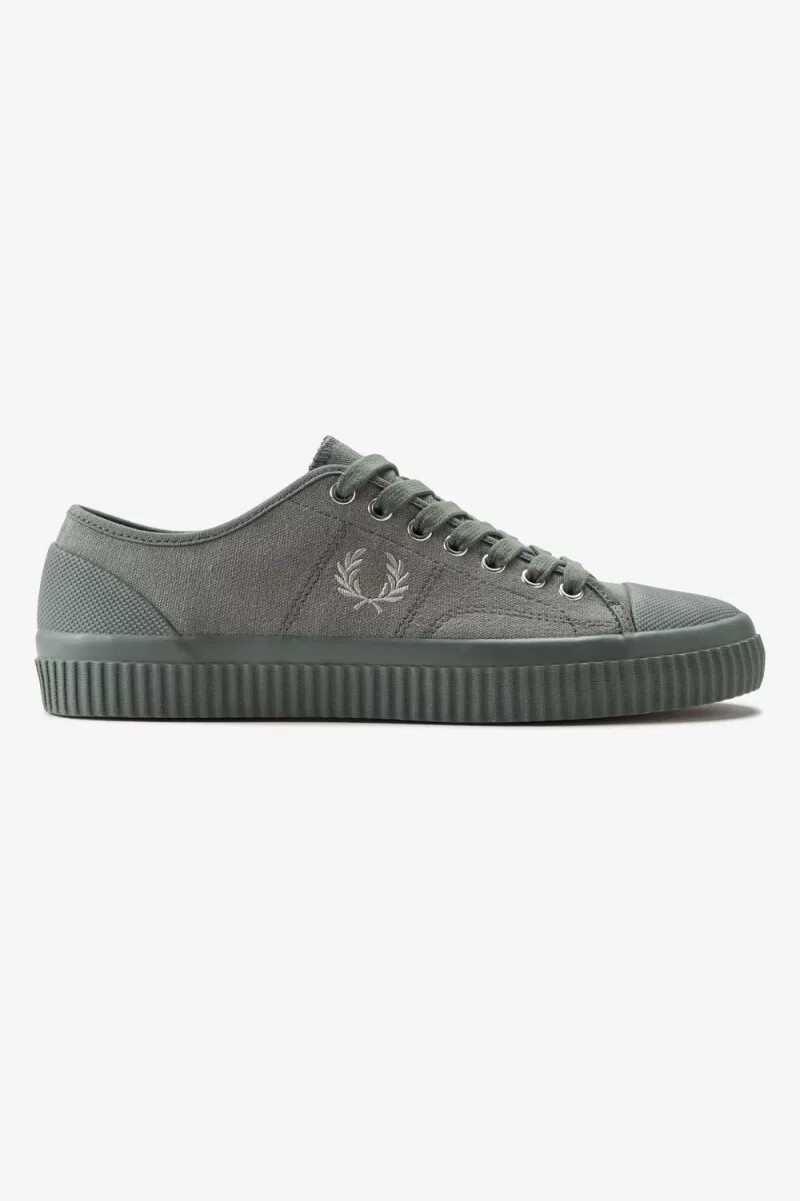 fred perry low hughes dam plimsolls field green varmgrå