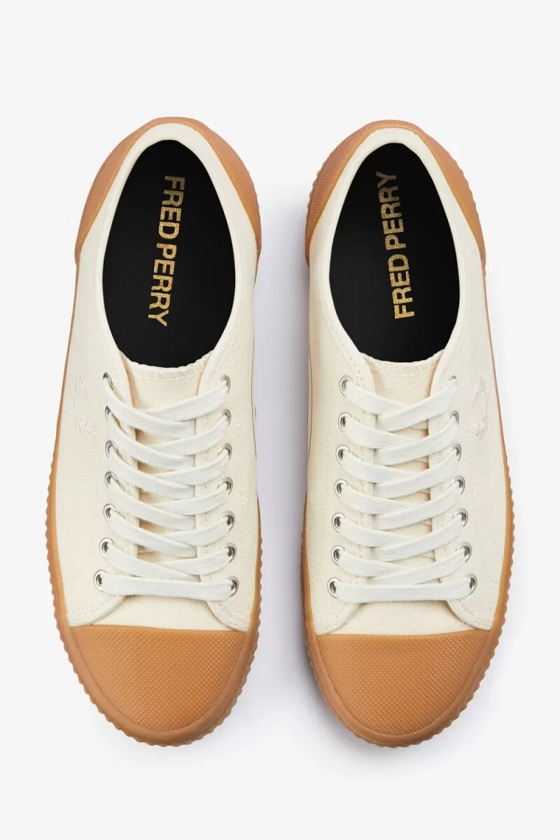 fred perry low hughes dam plimsolls beige ljusbeige