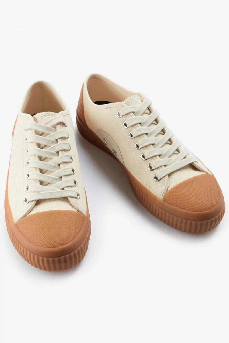 fred perry low hughes dam plimsolls beige ljusbeige