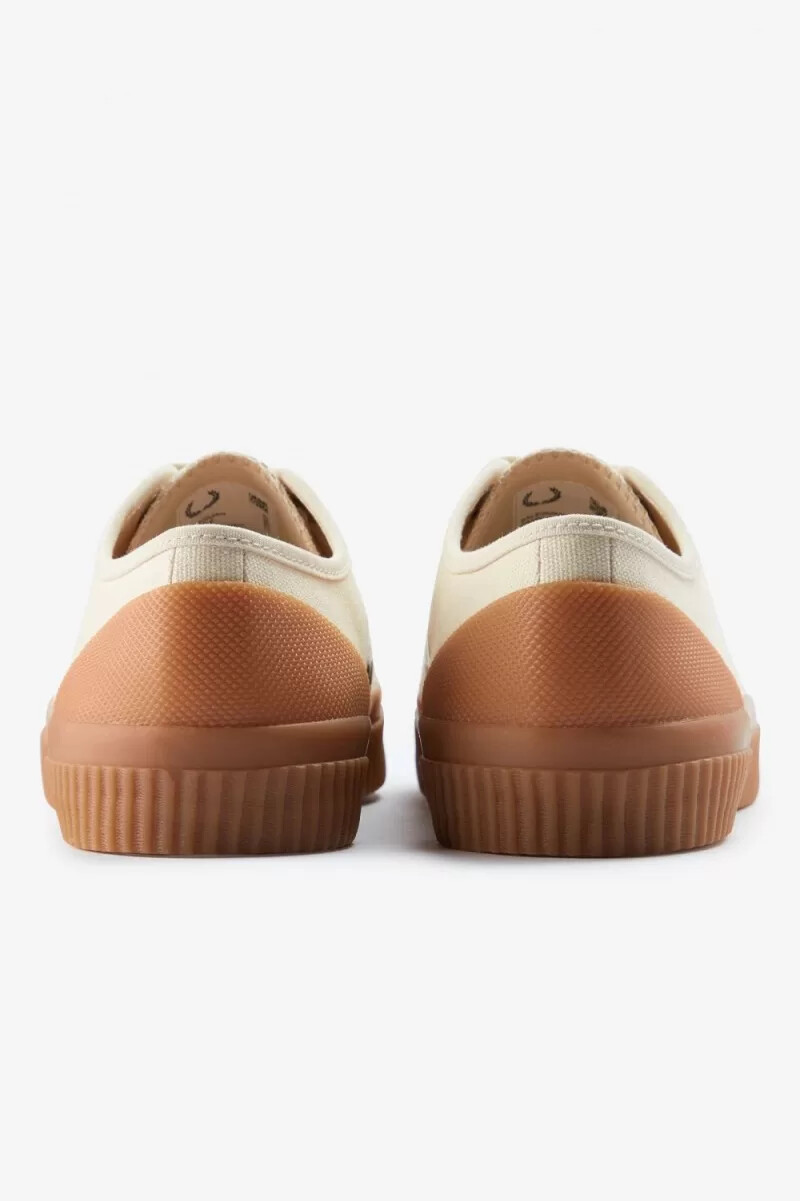 fred perry low hughes dam plimsolls beige ljusbeige