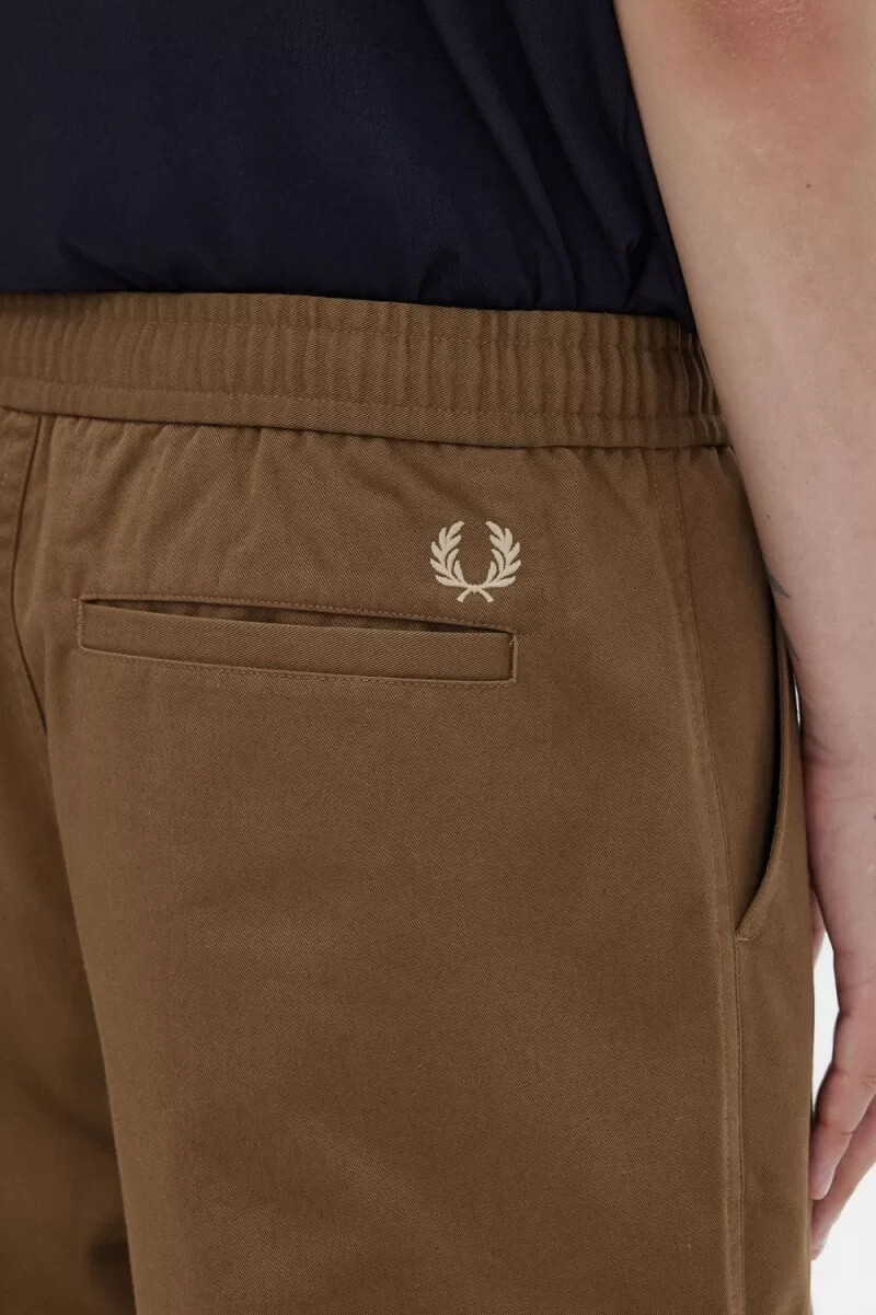 fred perry herrbyxor med vida ben och dragsko bruna