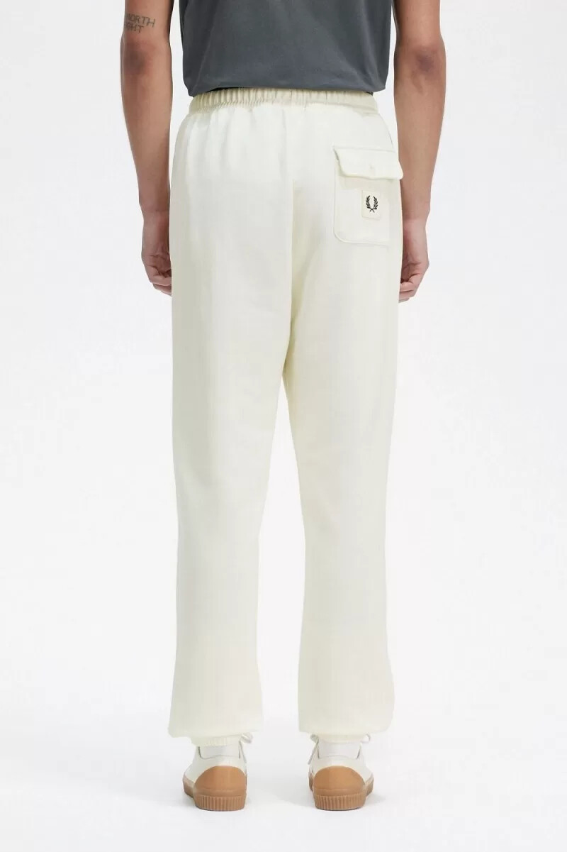 fred perry märkesbyxor med märkesdetalj beige