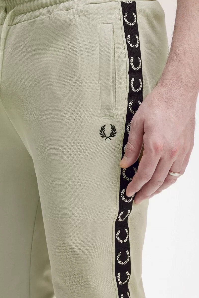 fred perry taped track byxor herr ljus mintsvarta
