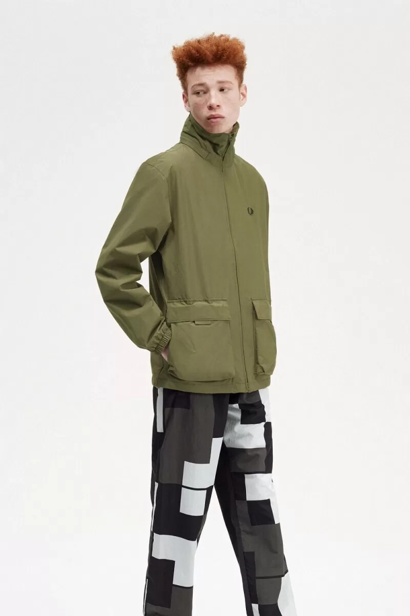 fred perry herrjackor med patch pocket zip through uniform grön