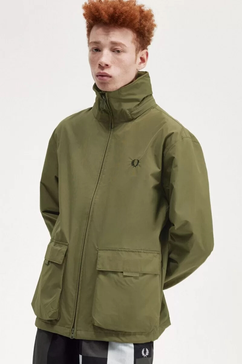 fred perry herrjackor med patch pocket zip through uniform grön