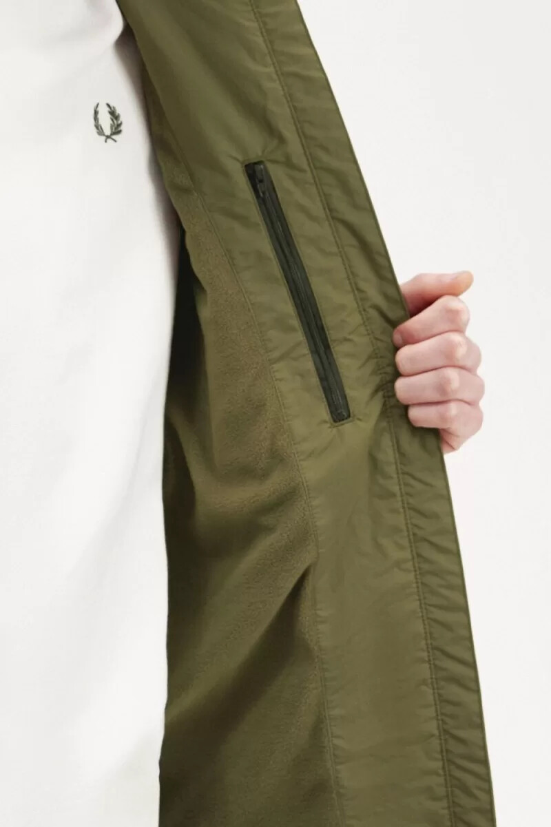 fred perry herrjackor med patch pocket zip through uniform grön