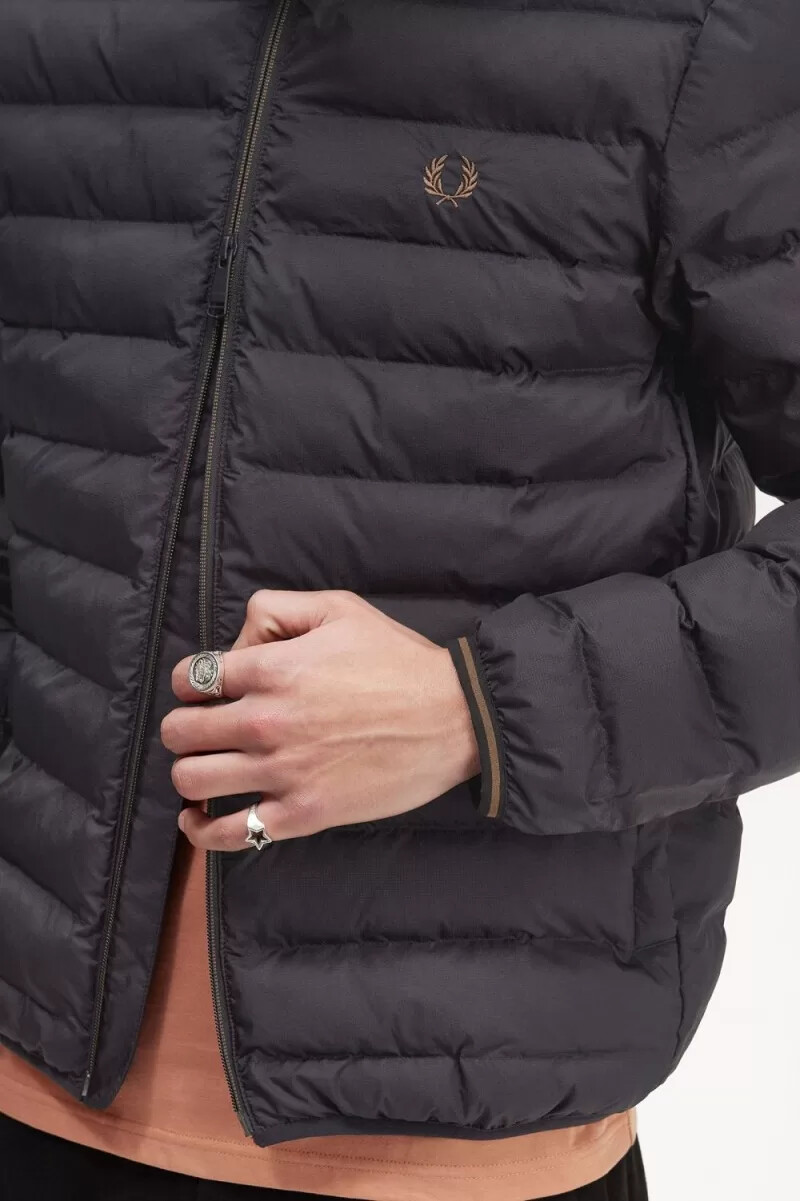 fred perry isolerade herrjackor svarta