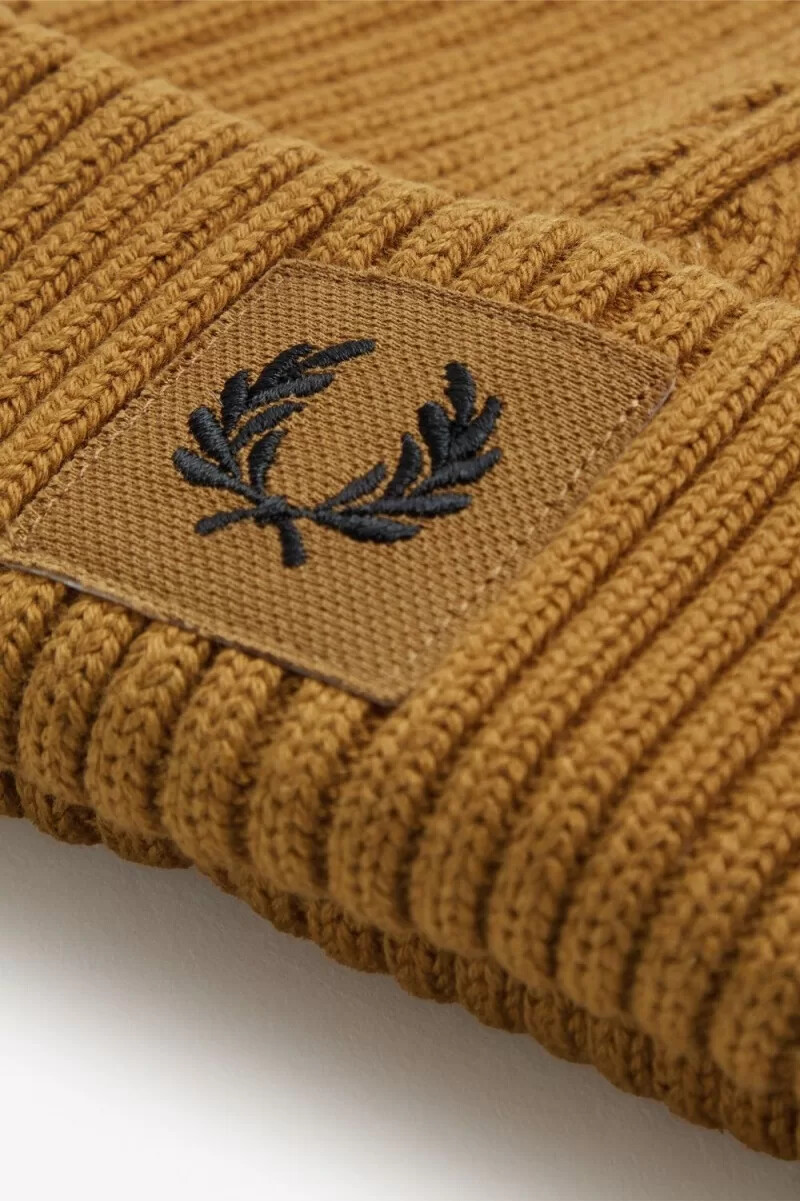 fred perry branded patch ribbed herrkeps mörk kaffe svart
