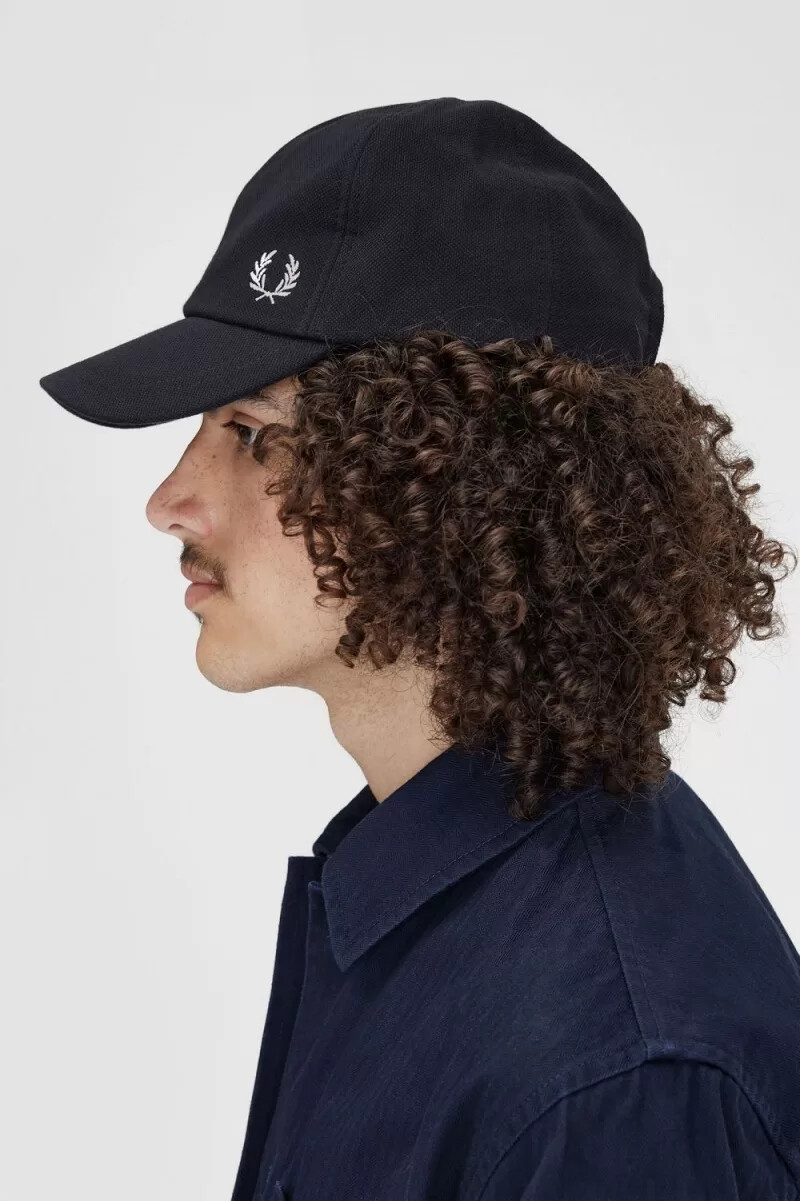 fred perry classic pique herrkeps marinblå snövit