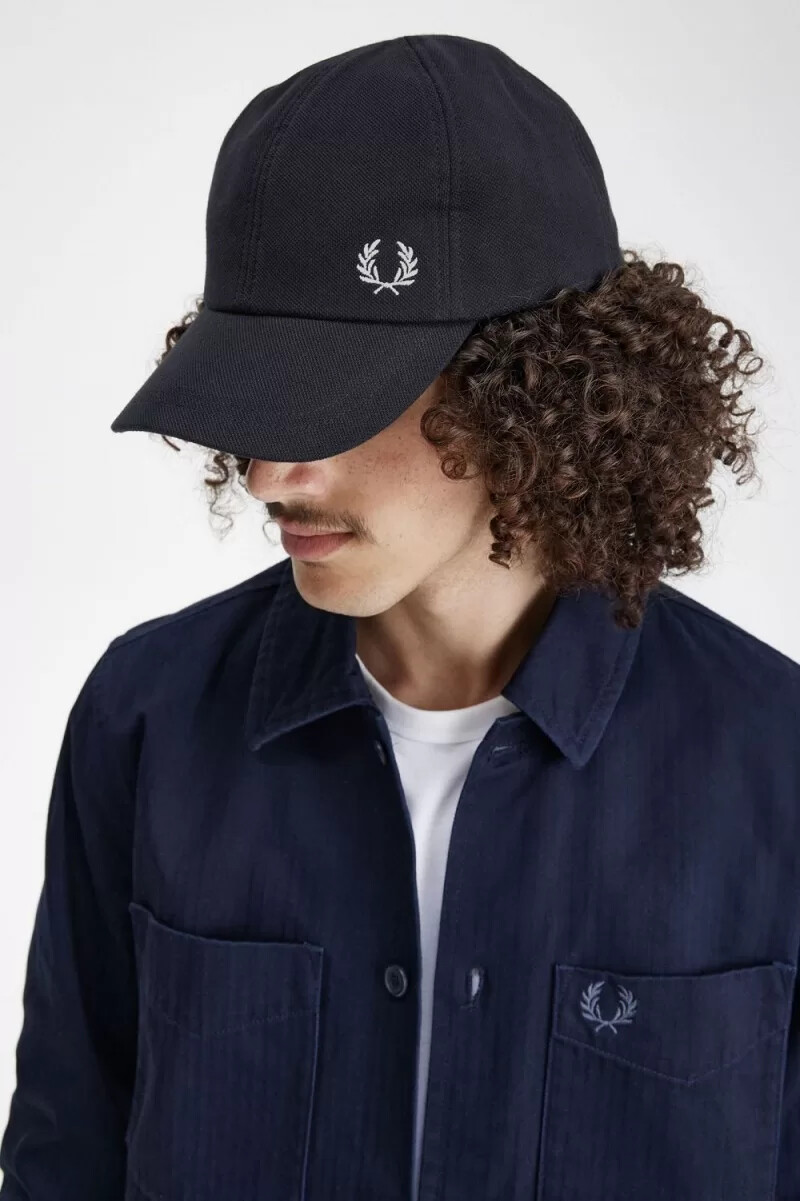 fred perry classic pique herrkeps marinblå snövit