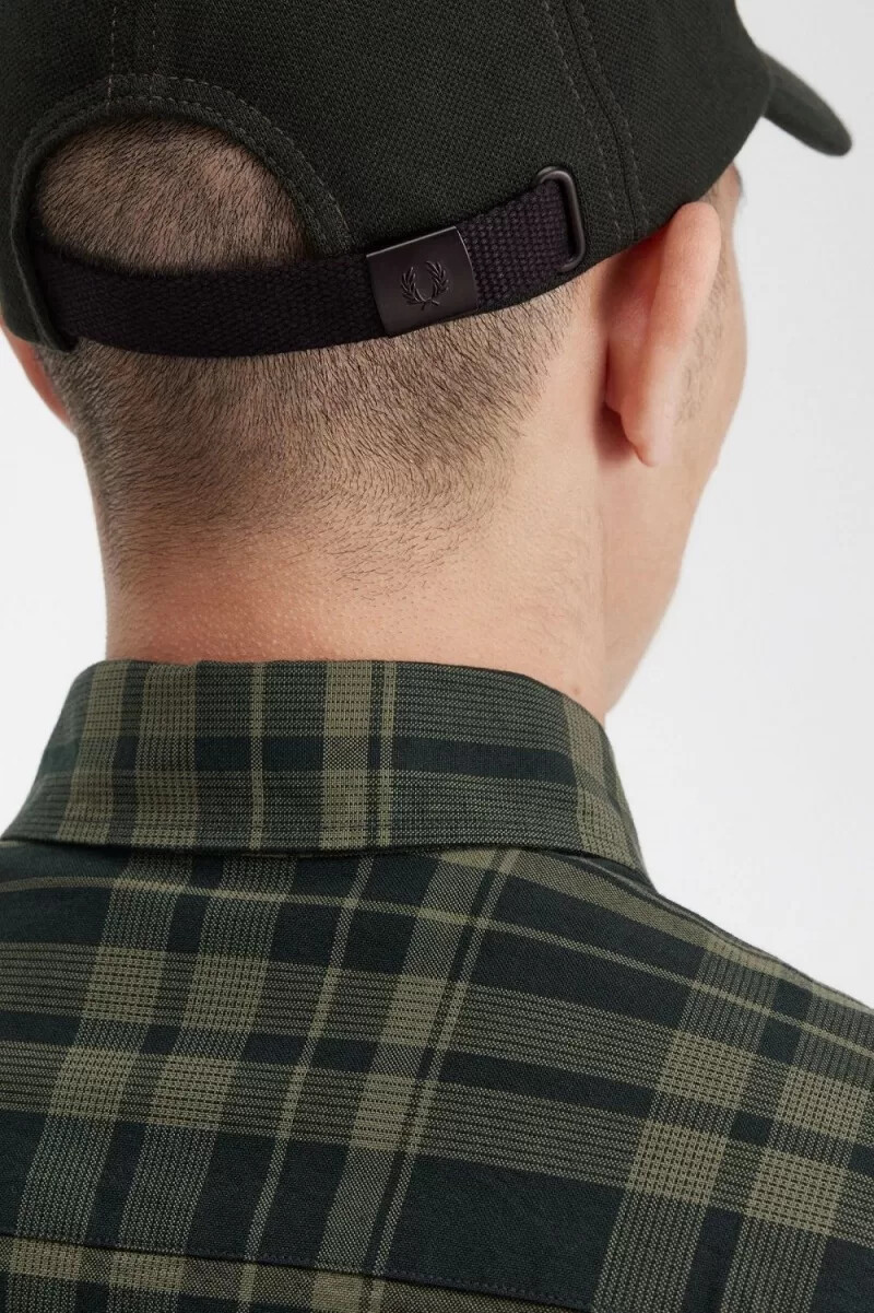 fred perry classic pique herrkeps nattgrön ljusrost
