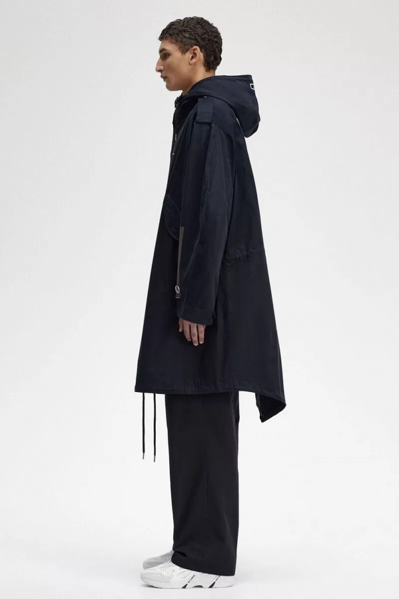 fred perry printed patch herrparkas svart