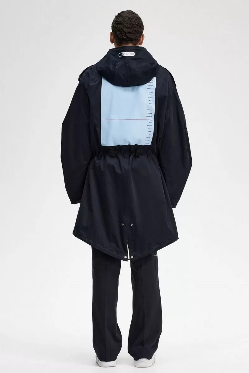 fred perry printed patch herrparkas svart