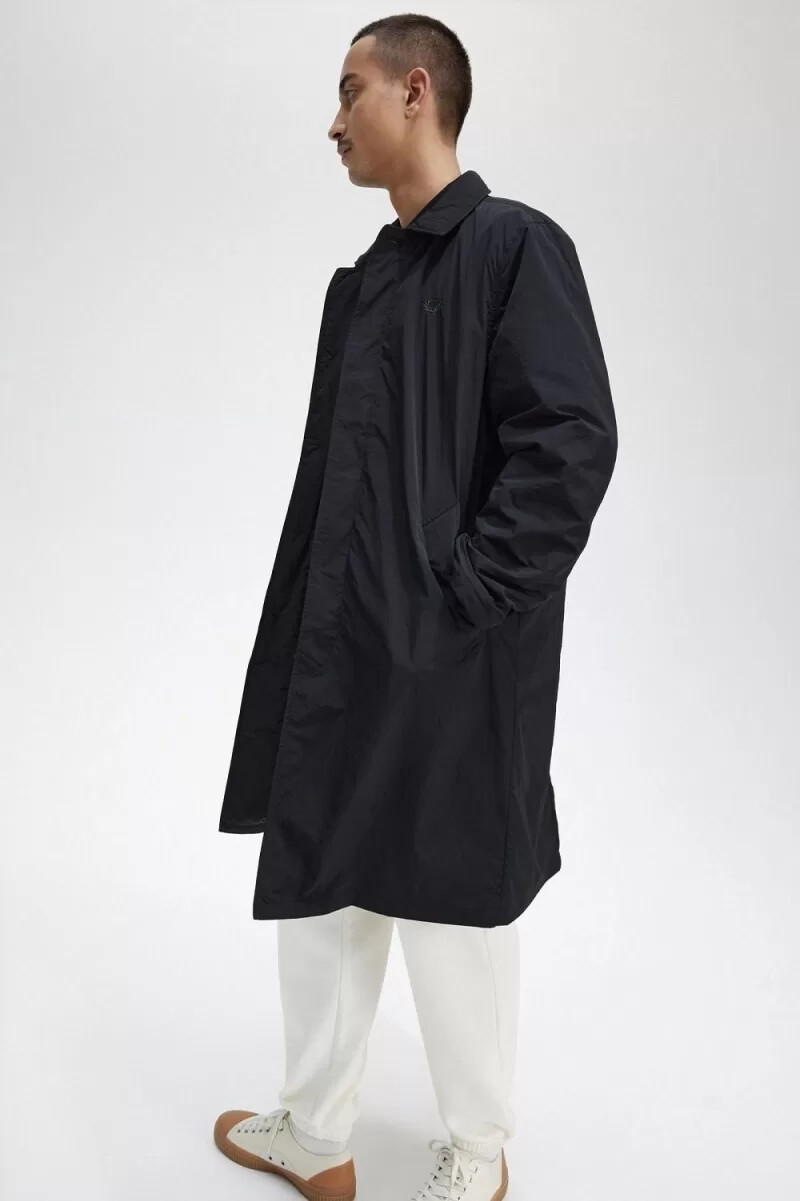 fred perry button through mac herrparkas svart