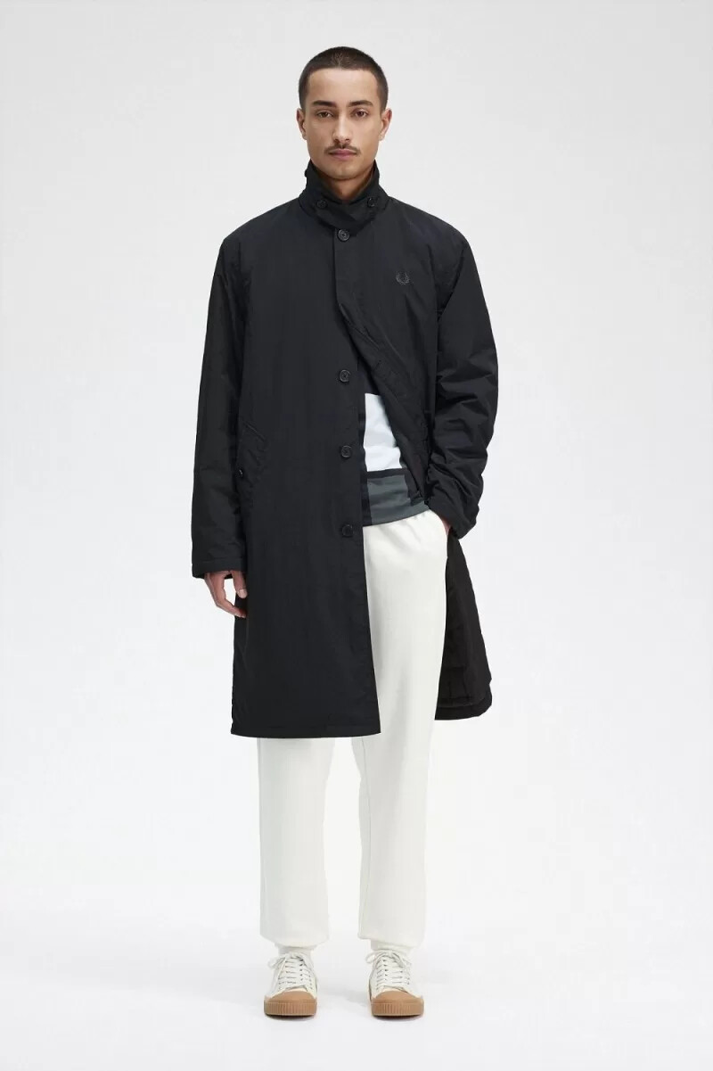 fred perry button through mac herrparkas svart