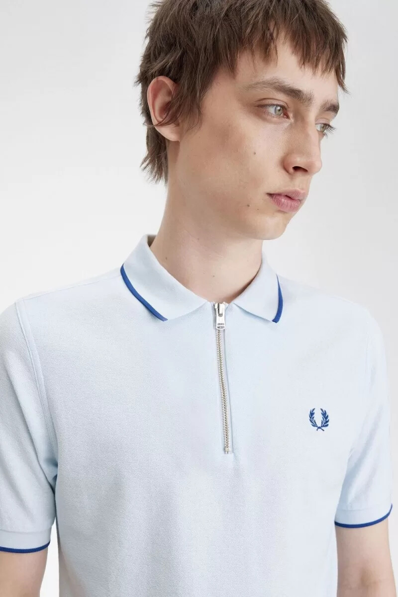 fred perry crepe pique zip neck herrpoloskjorta ljusblå