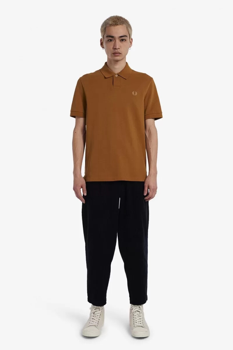fred perry one button herr pikétröja mörk kaffe