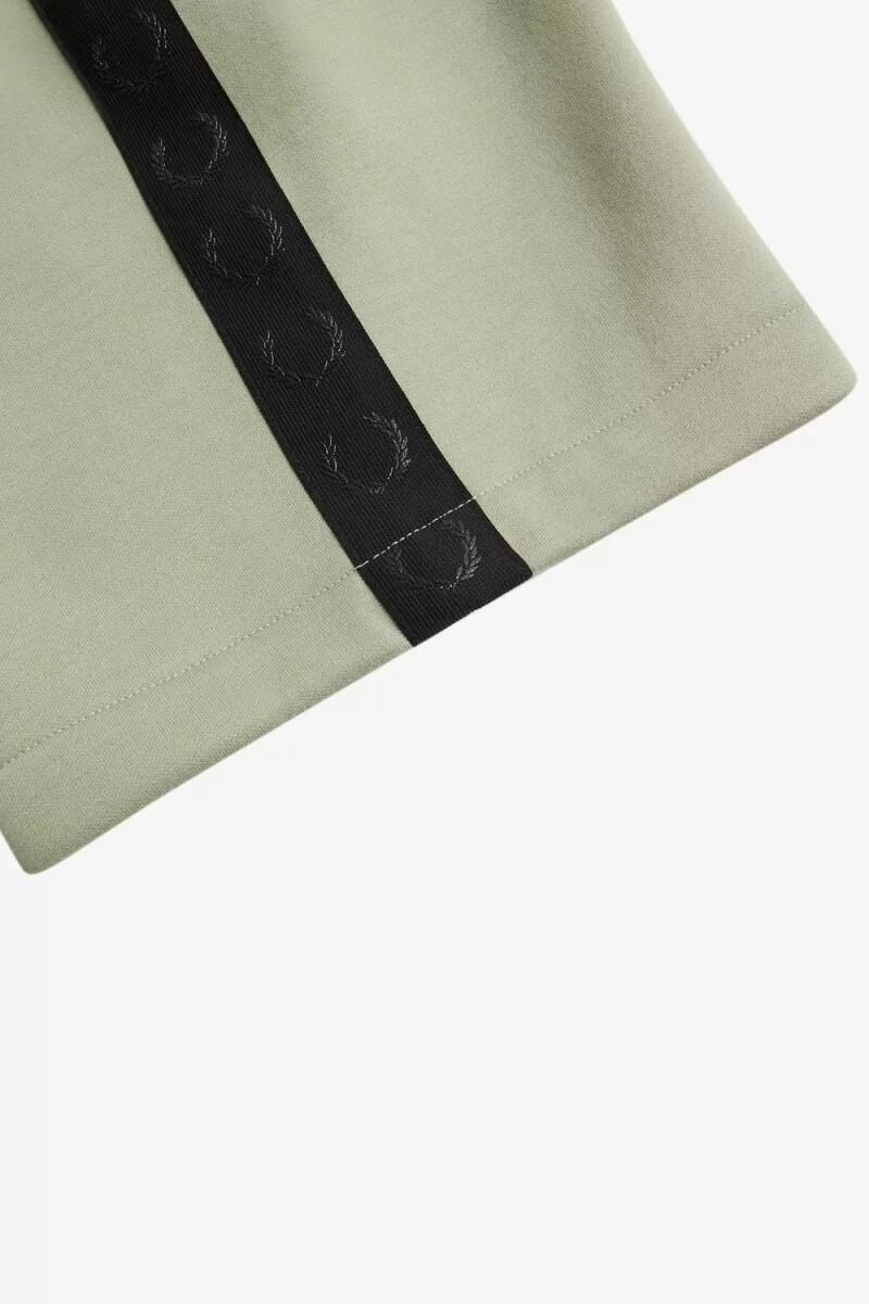 fred perry embossed tape sweat herrshorts mintgrön