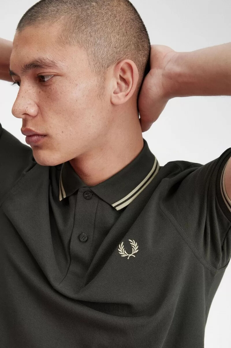 fred perry m3600 herrskjorta field green oatmeal oatmeal