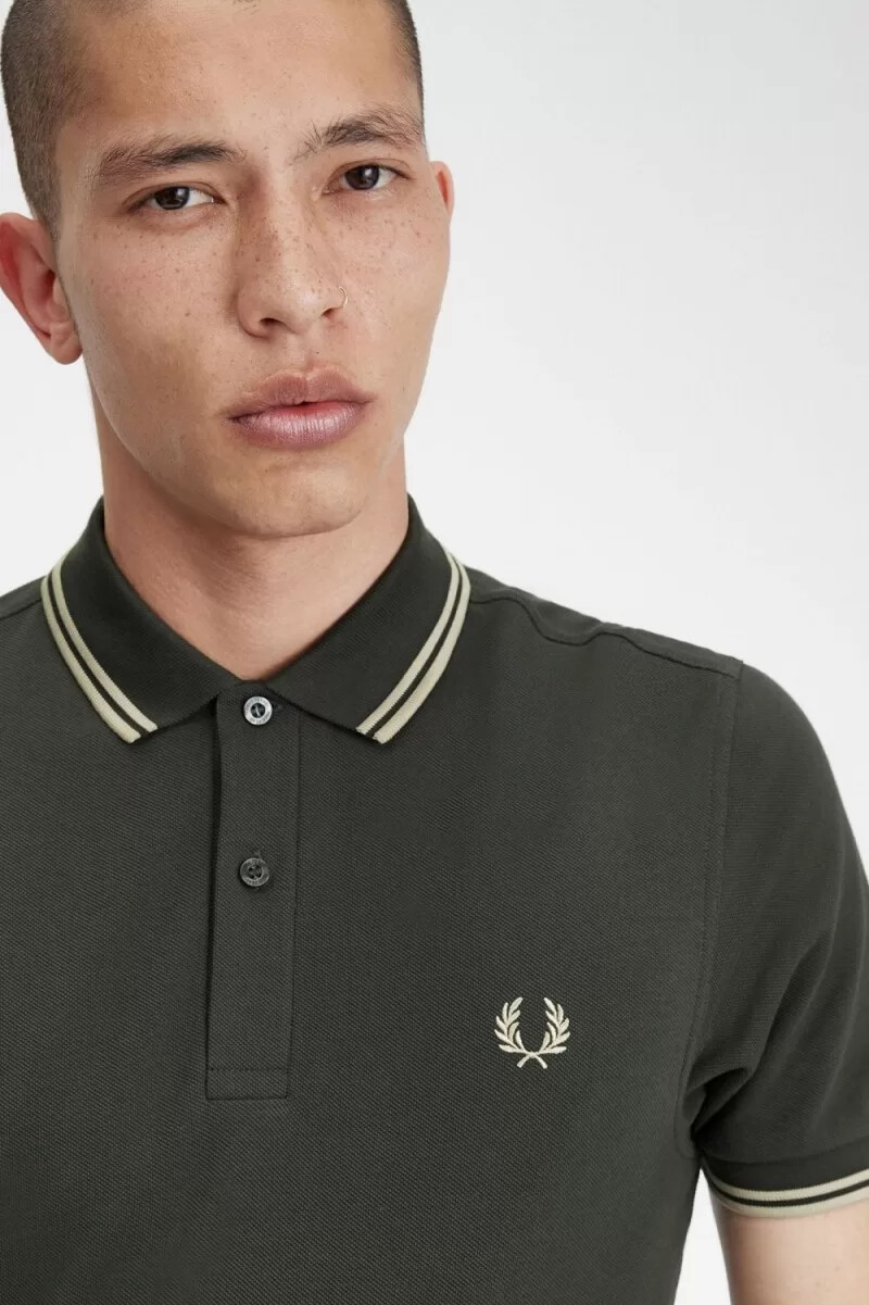 fred perry m3600 herrskjorta field green oatmeal oatmeal