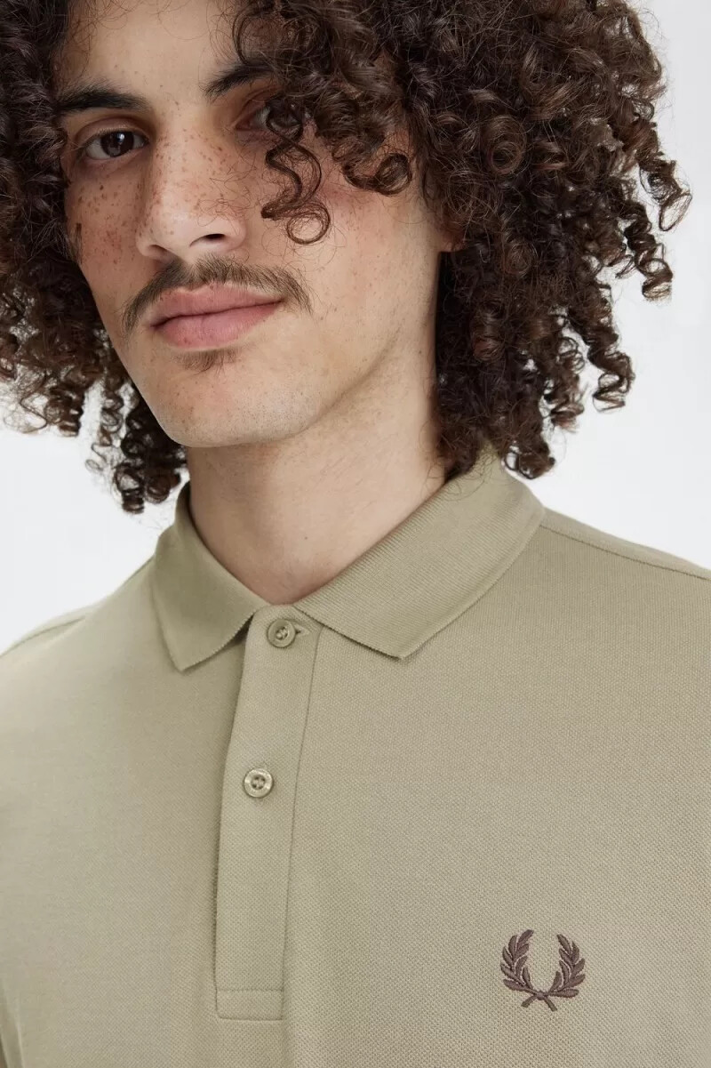 fred perry m6006 herrskjorta varm grå mörkröd