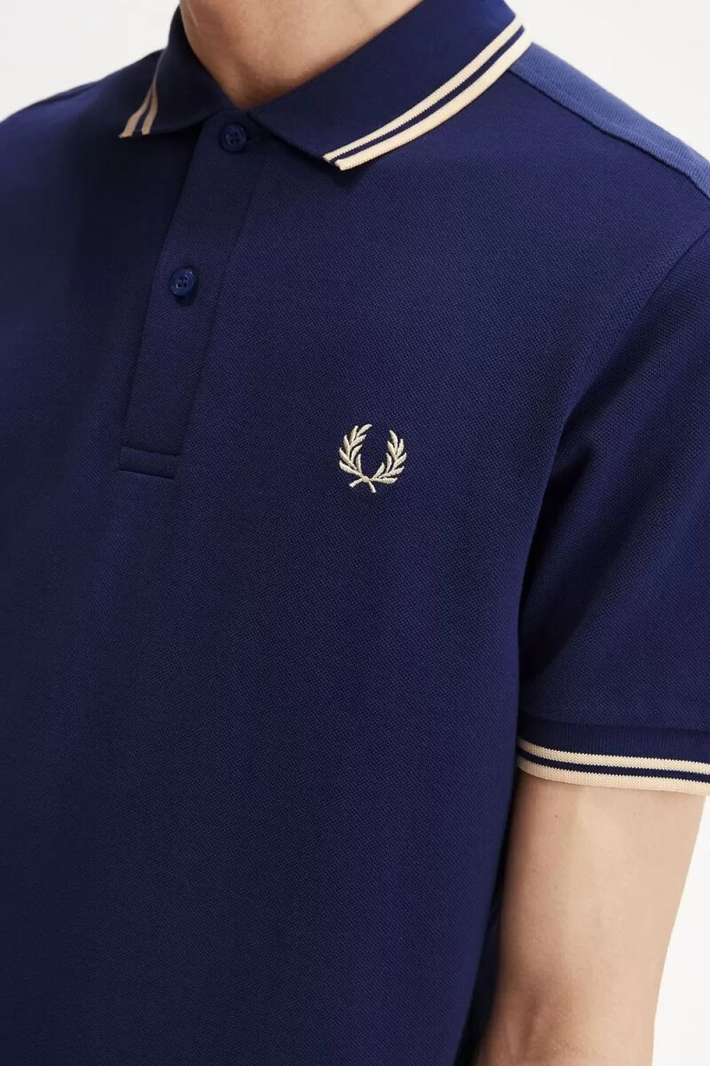fred perry m3600 herrskjorta fransk marinblå aqua cream aqua cream
