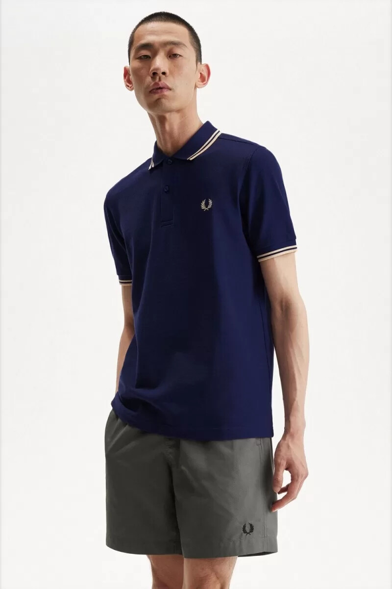 fred perry m3600 herrskjorta fransk marinblå aqua cream aqua cream