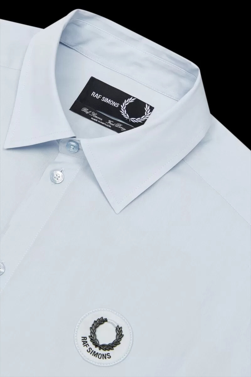 fred perry oversized patch detail herrskjorta cloud blue