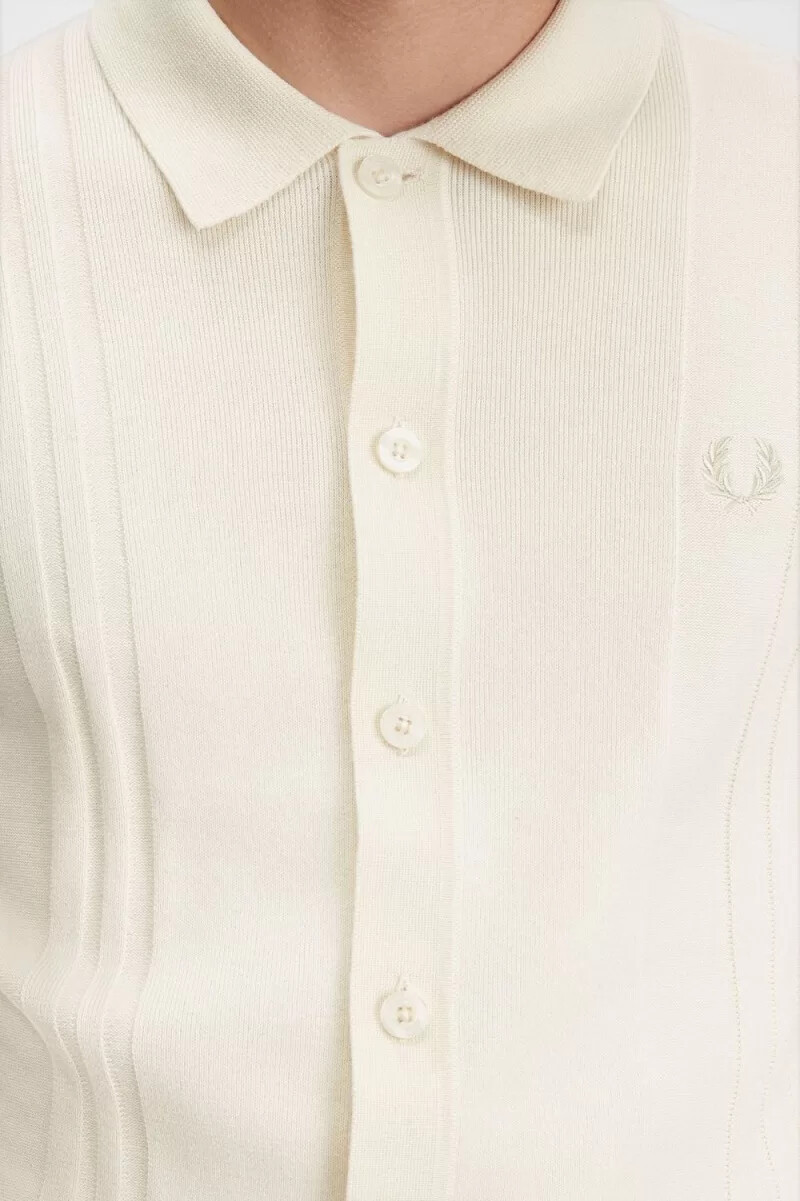 fred perry stickad herrskjorta med knappar beige