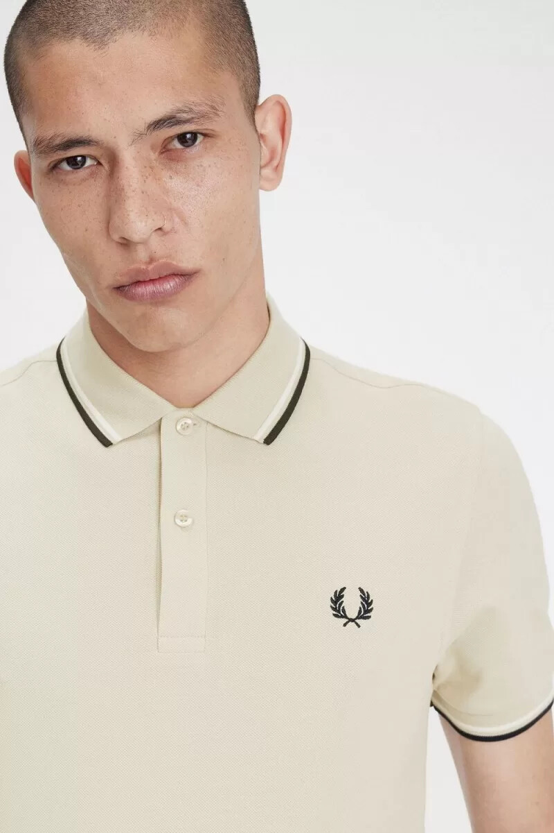 fred perry m3600 herrskjorta havregryn beige svart