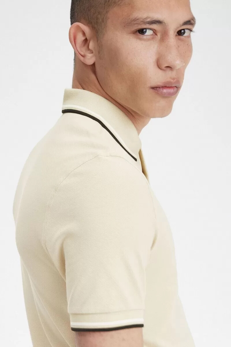 fred perry m3600 herrskjorta havregryn beige svart