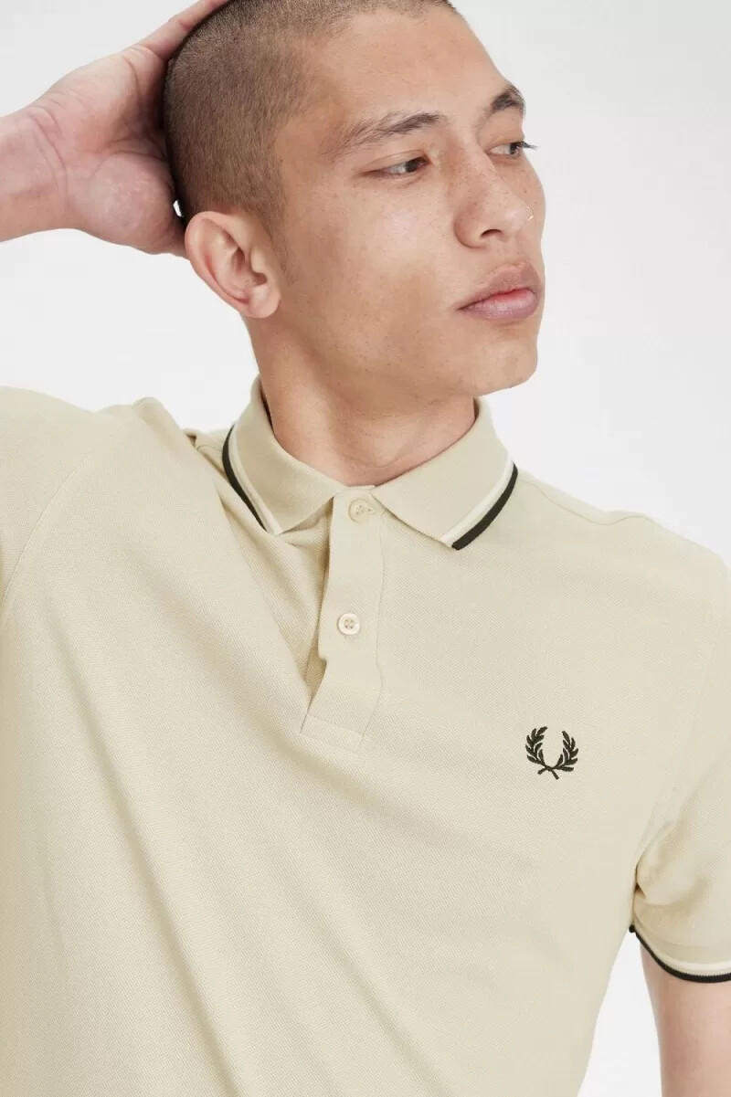 fred perry m3600 herrskjorta havregryn beige svart