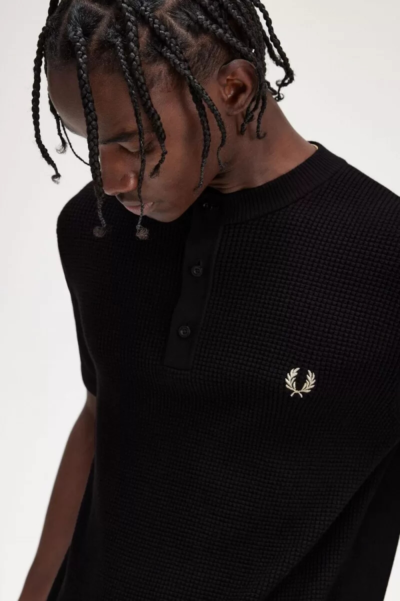 fred perry waffle stitch henley herrskjorta svart