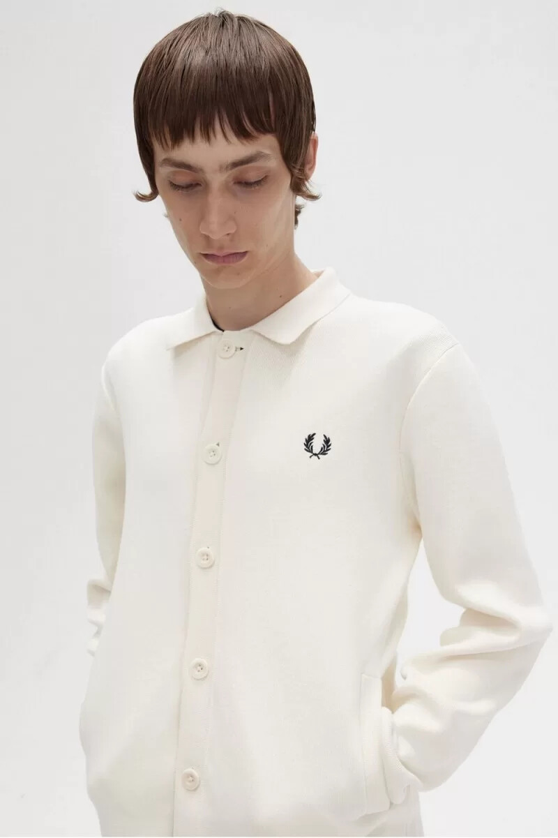 fred perry stickad herrskjorta med knappar beige
