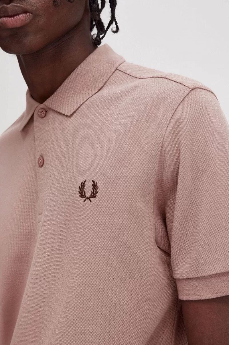 fred perry m6000 herrskjorta mörkrosa bränd tobak