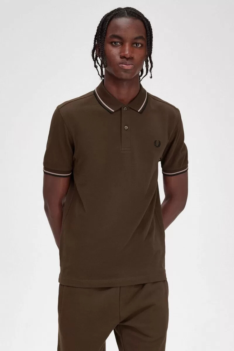 fred perry m3600 herrskjorta burnt tobacco mörkrosa svart