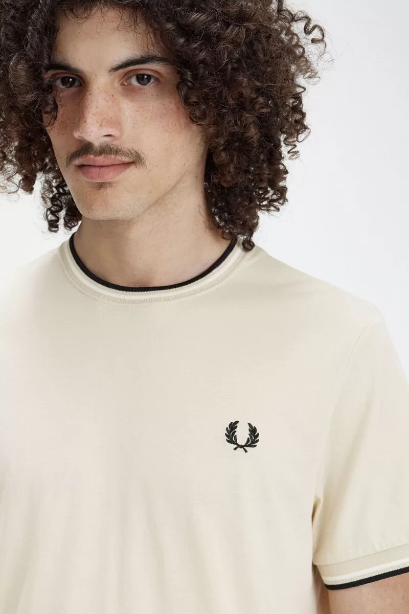 fred perry twin tipped herr t-shirt havregryn beige svart