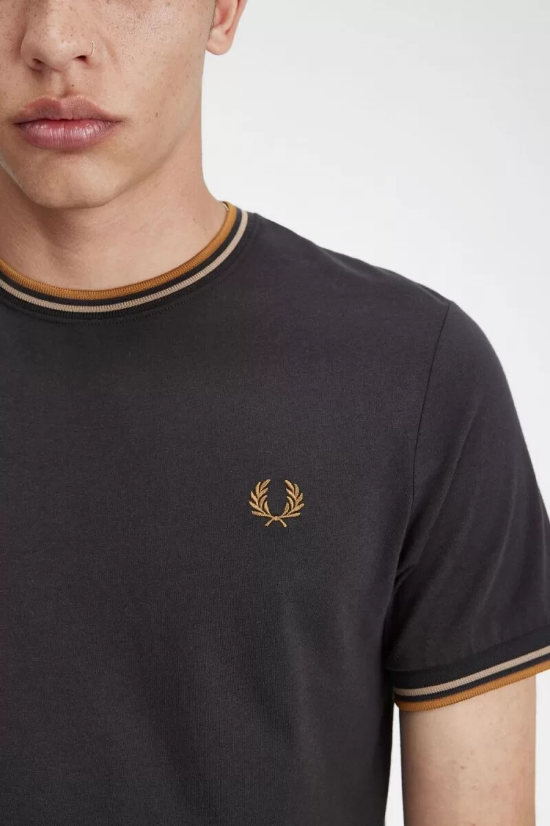 fred perry twin tipped herr t-shirt anchor grå grön mörk kaffe